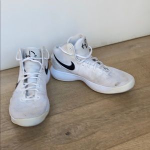 Basketball shoes